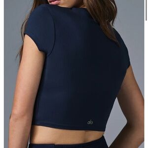 Alosoft Cropped Finesse Short Sleeve Shirt by Alo Yoga (NWOT)